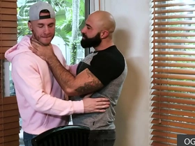 Gay bear Atlas Grant and Mac Savage in hot anal scene