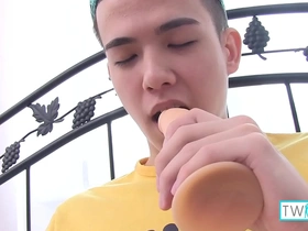 Xanders solo pleasure: a foot fetish-filled gay video